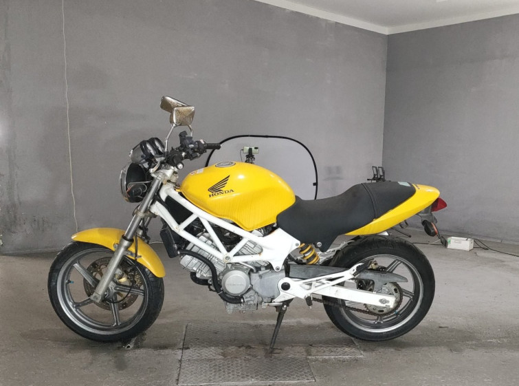 Мотоцикл Honda VTR250 з пробігом 83893 km