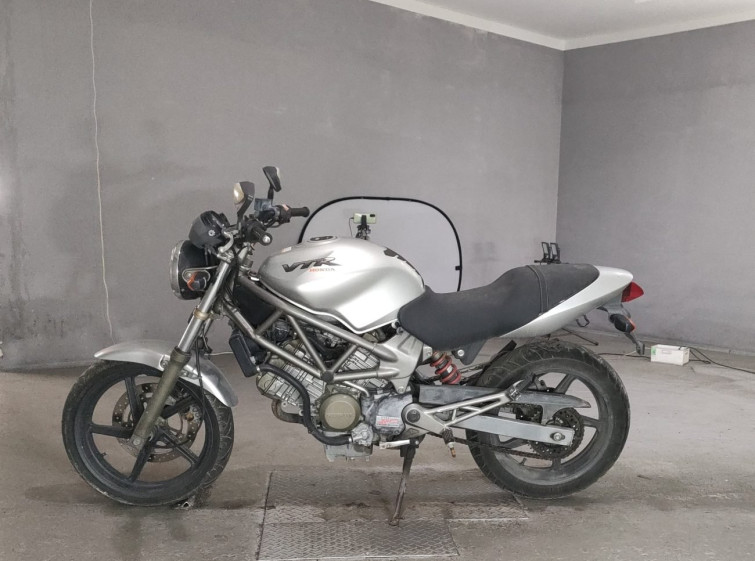 Мотоцикл Honda VTR250 з пробігом 28151 km