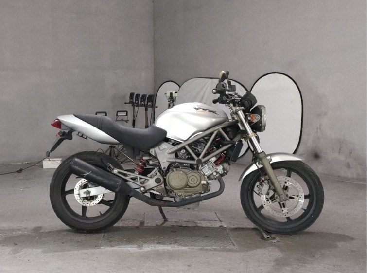 Мотоцикл Honda VTR250 з пробігом 28151 km
