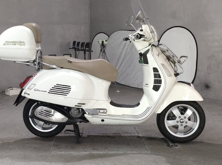 Мотоцикл Vespa GTS250IE с пробегом 42070 km