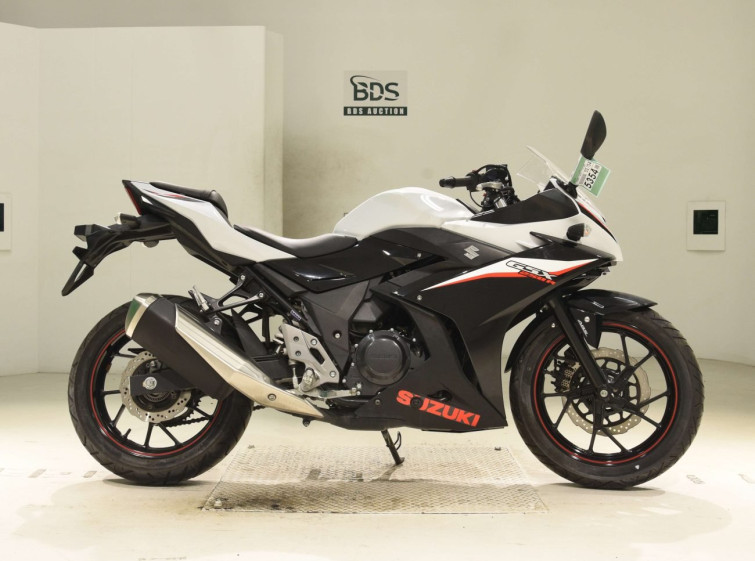 Мотоцикл Suzuki GSX250RA с пробегом 5939 km