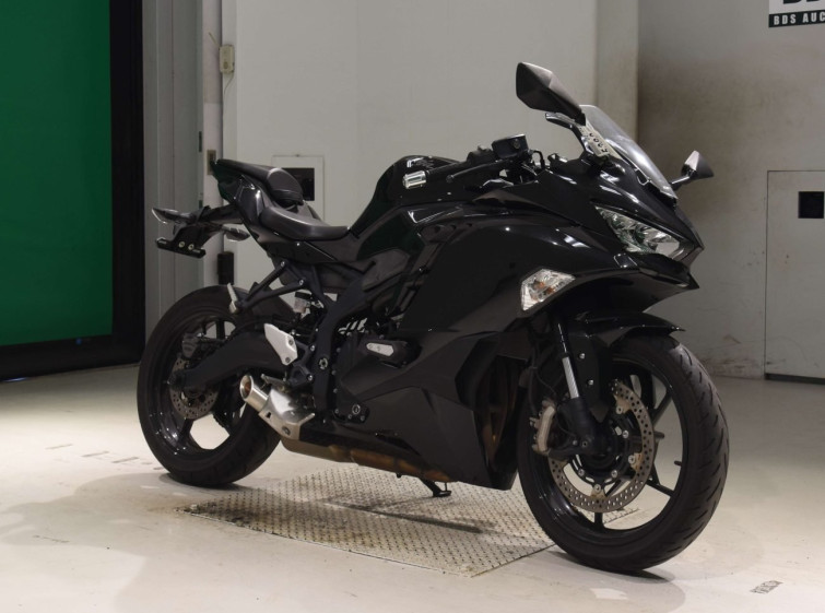 Мотоцикл Kawasaki NINJA ZX-25R з пробігом 7513 km