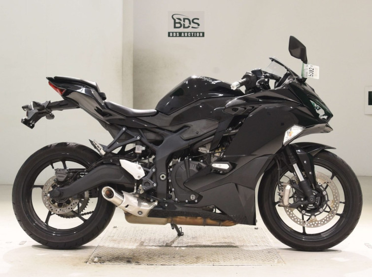 Мотоцикл Kawasaki NINJA ZX-25R з пробігом 7513 km