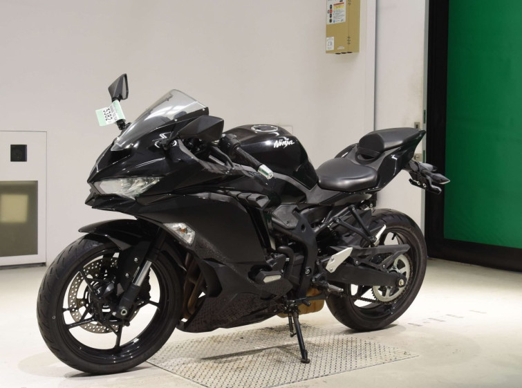 Мотоцикл Kawasaki NINJA ZX-25R з пробігом 7513 km