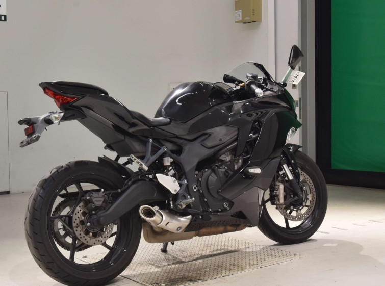 Мотоцикл Kawasaki NINJA ZX-25R з пробігом 7513 km