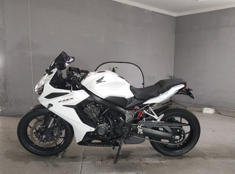 Мотоцикл Honda CBR650R з пробігом 4192 km