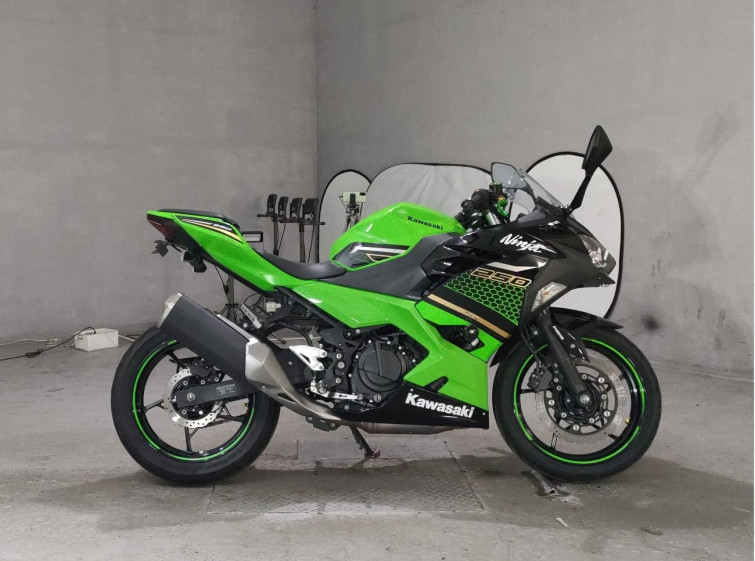 Мотоцикл Kawasaki NINJA250 з пробігом 14624 km
