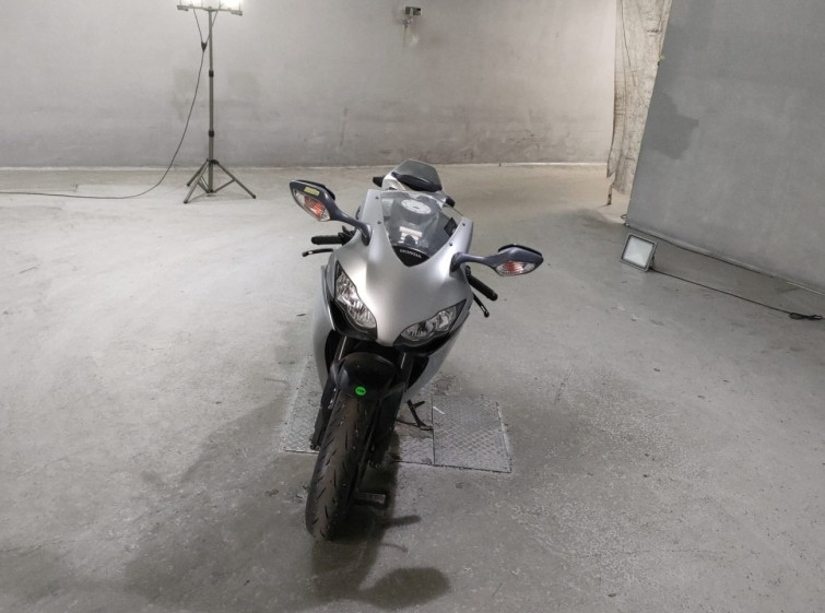 Мотоцикл Honda CBR1000RR з пробігом 18000 km
