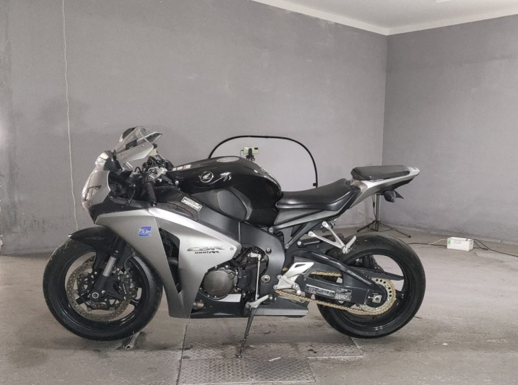 Мотоцикл Honda CBR1000RR з пробігом 18000 km