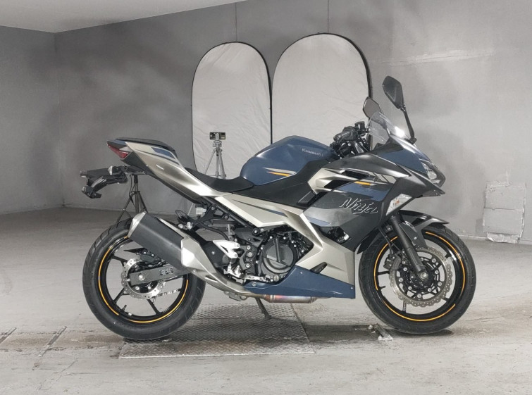 Мотоцикл Kawasaki NINJA250 з пробігом 14712 km