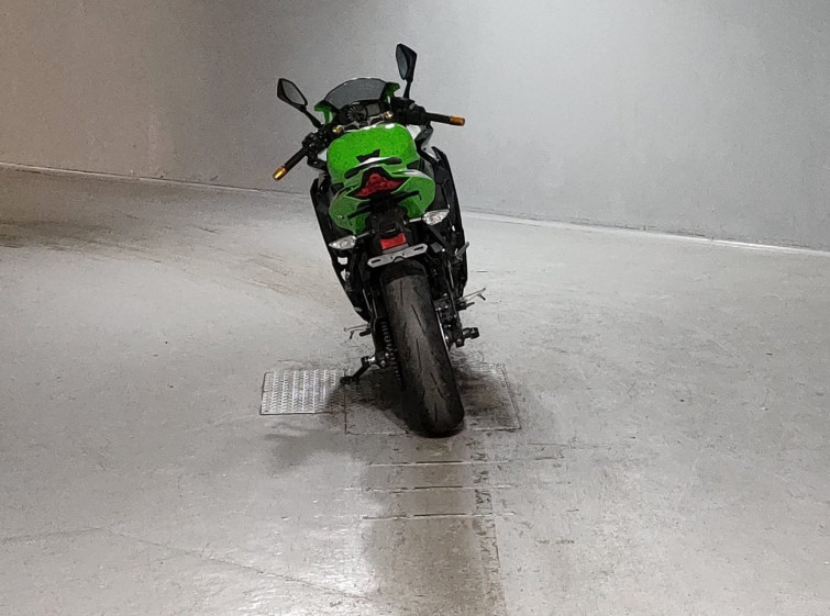 Мотоцикл Kawasaki NINJA ZX-25R з пробігом 10699 km
