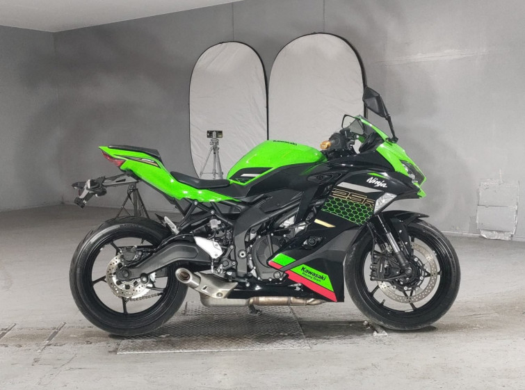 Мотоцикл Kawasaki NINJA ZX-25R з пробігом 10699 km