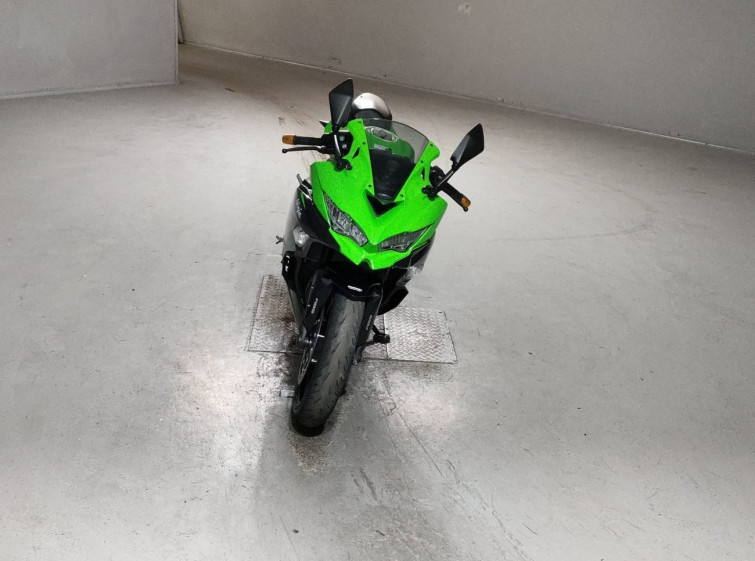 Мотоцикл Kawasaki NINJA ZX-25R з пробігом 10699 km