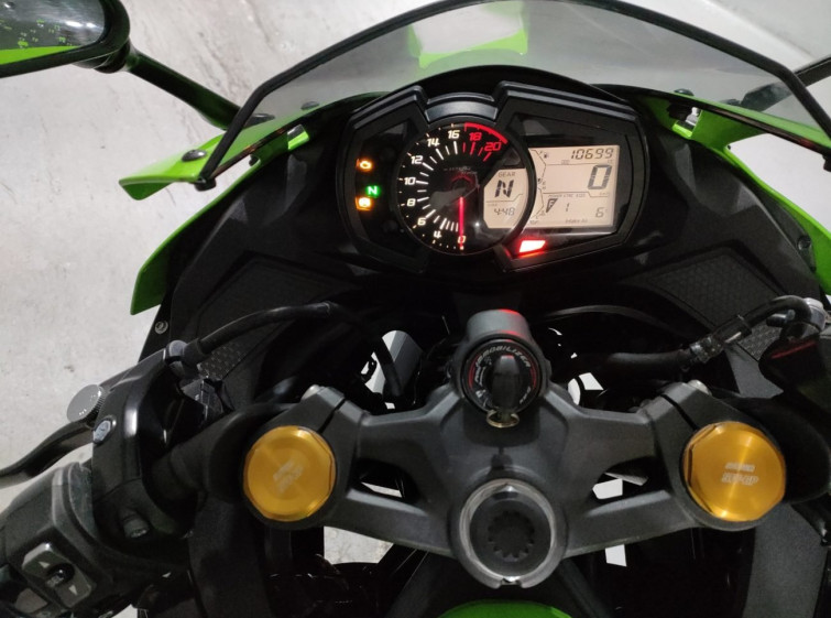 Мотоцикл Kawasaki NINJA ZX-25R з пробігом 10699 km