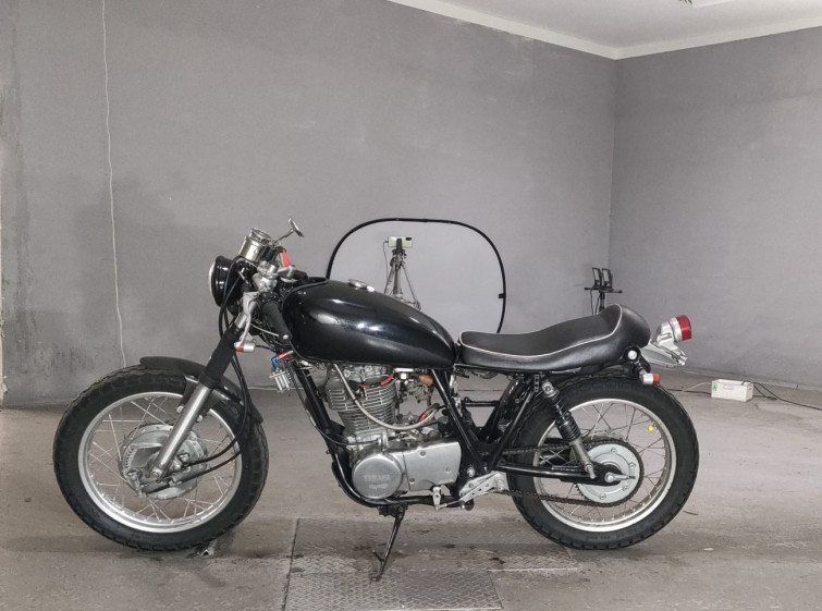 Мотоцикл Yamaha SR400