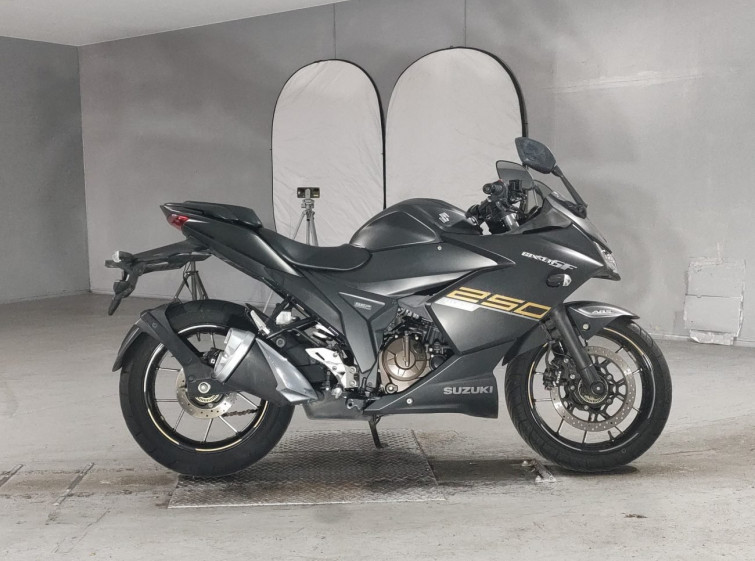 Мотоцикл Suzuki GIXXER SF250 с пробегом 22226 km