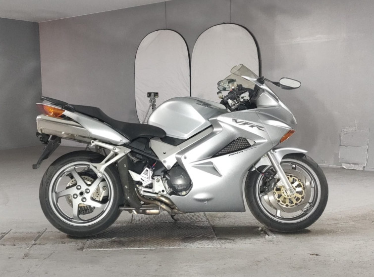 Мотоцикл Honda VFR800F з пробігом 26229 km