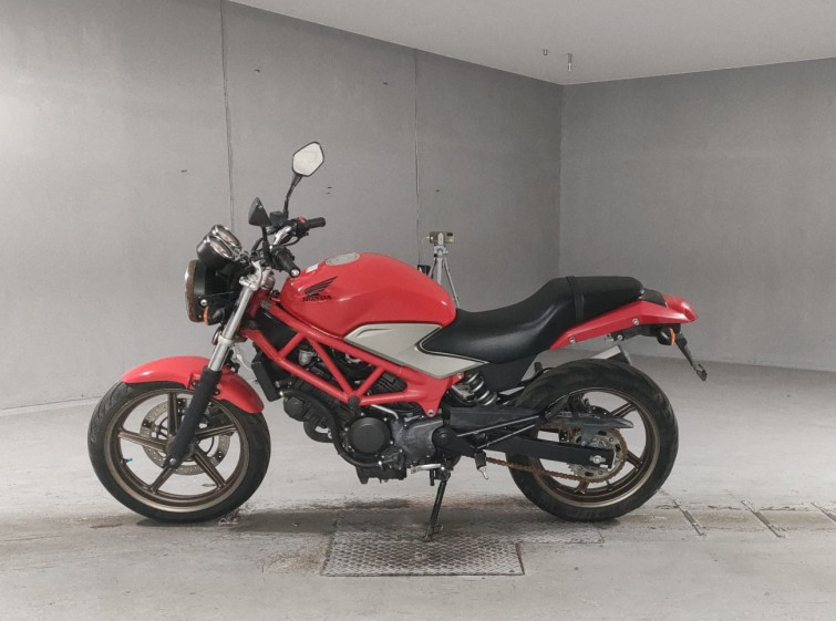 Мотоцикл Honda VTR250 з пробігом 49672 km