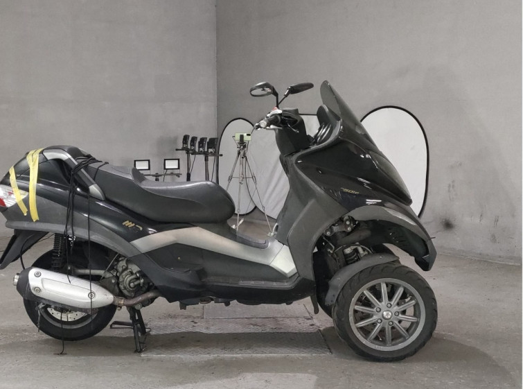 Мотоцикл Piaggio MP3 250RL с пробегом 27573 km