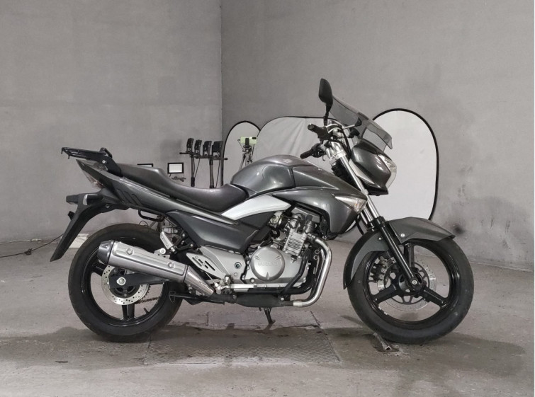 Мотоцикл Suzuki GSR250 с пробегом 8300 km