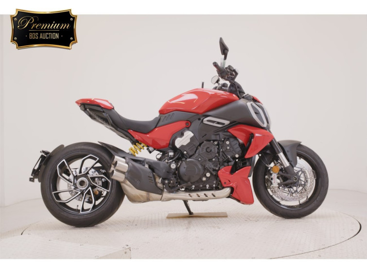 Мотоцикл Ducati DIAVEL з пробігом 2017 km