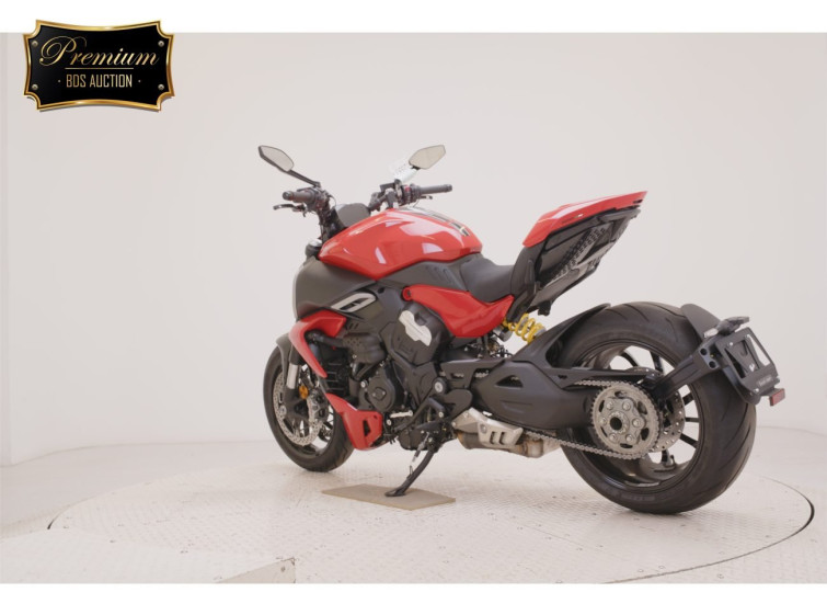 Мотоцикл Ducati DIAVEL з пробігом 2017 km