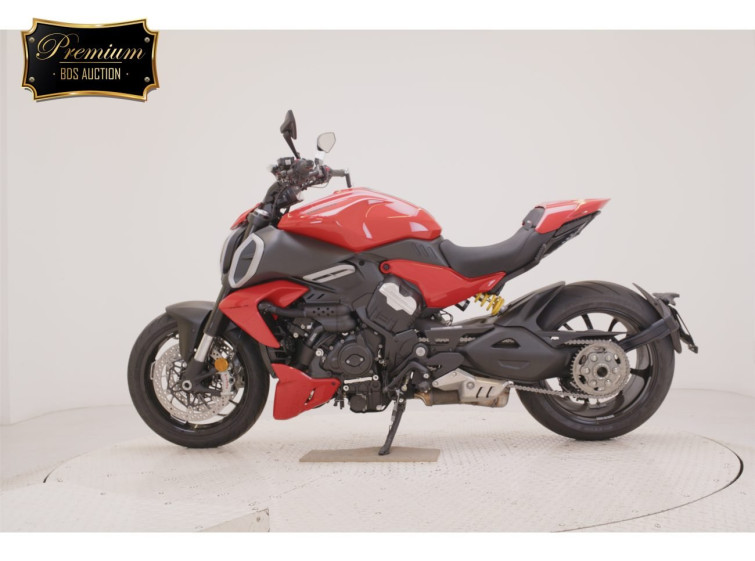 Мотоцикл Ducati DIAVEL з пробігом 2017 km