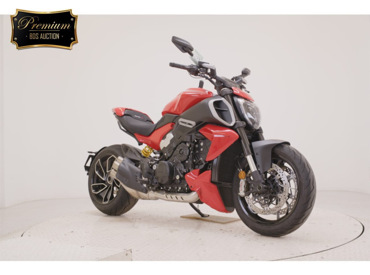 Мотоцикл Ducati DIAVEL з пробігом 2017 km