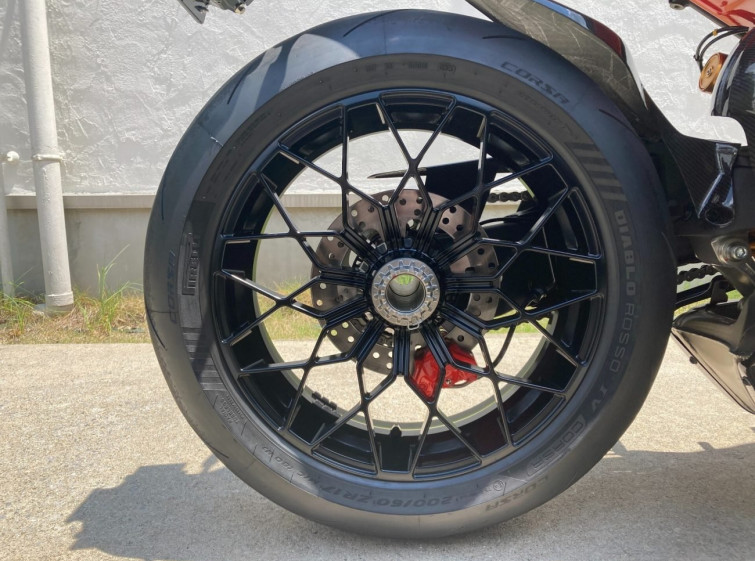 Мотоцикл Ducati STREET FIGHTER V4 с пробегом 83 km