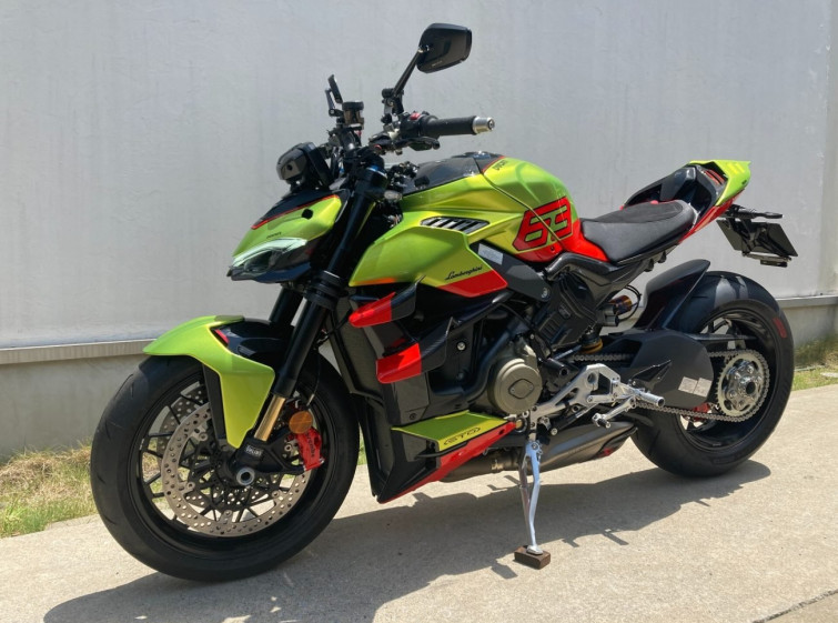 Мотоцикл Ducati STREET FIGHTER V4 с пробегом 83 km