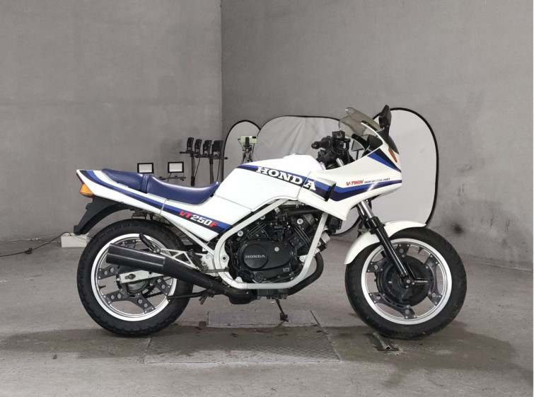 Мотоцикл Honda VT250F XELVIS з пробігом 15169 km