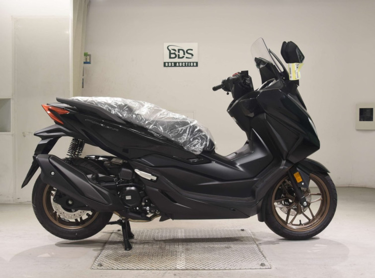 Мотоцикл Honda FORZA-6
