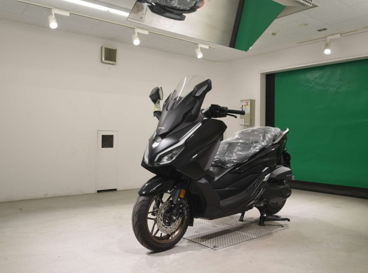 Мотоцикл Honda FORZA-6