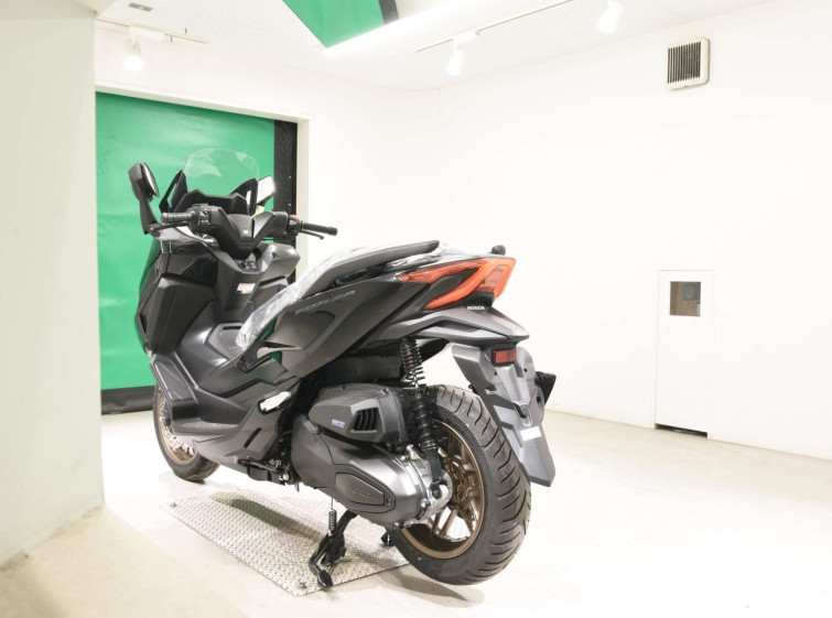 Мотоцикл Honda FORZA-6