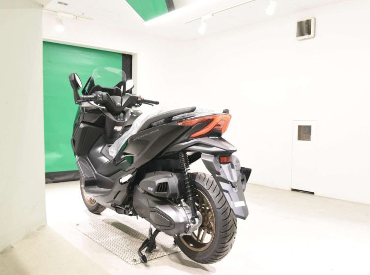 Мотоцикл Honda FORZA-6