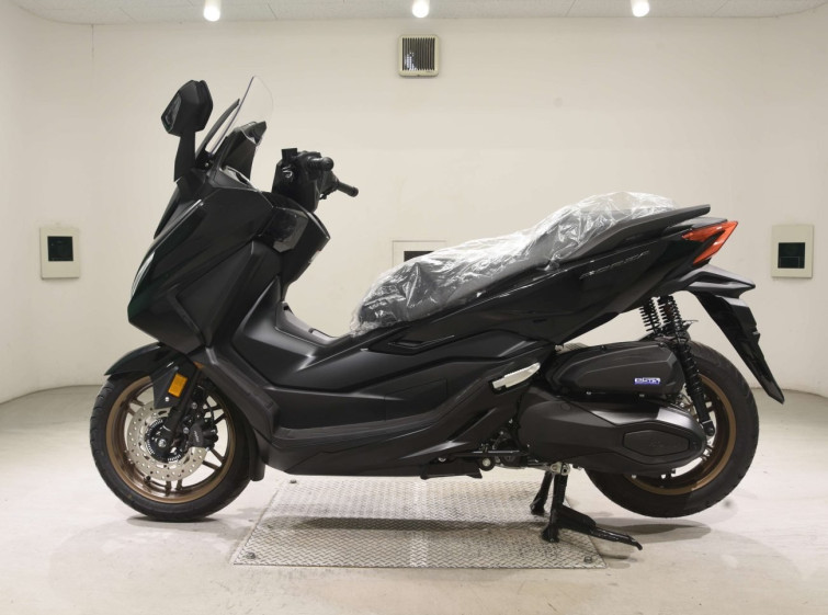 Мотоцикл Honda FORZA-6