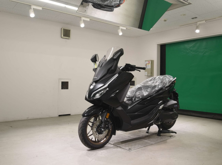 Мотоцикл Honda FORZA-6