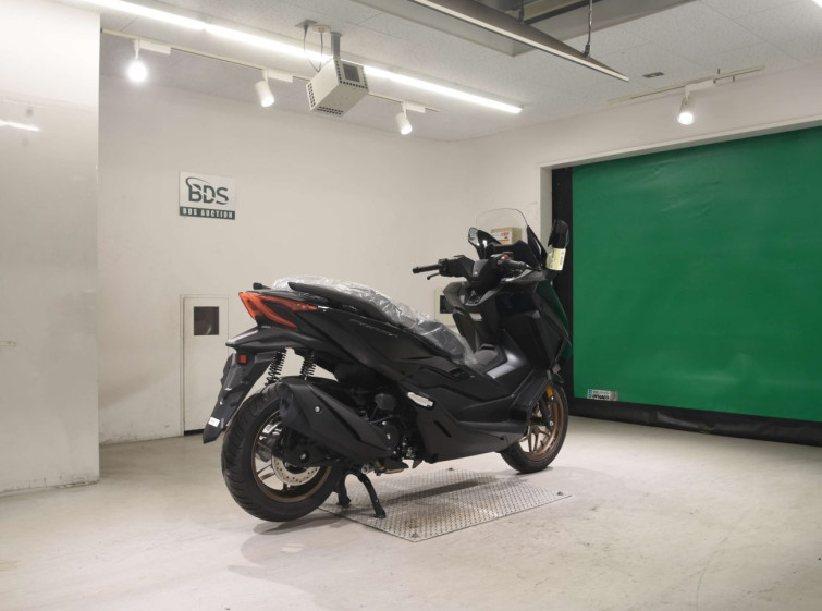 Мотоцикл Honda FORZA-6