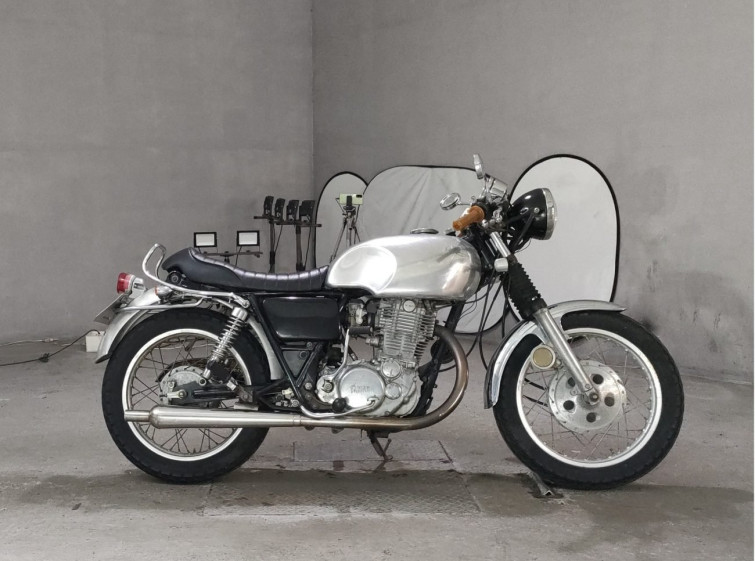 Мотоцикл Yamaha SR400 с пробегом 13812 km