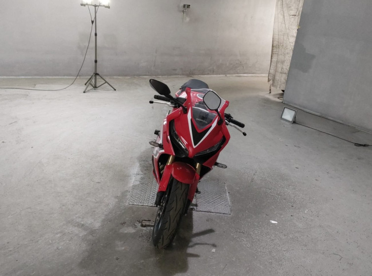 Мотоцикл Honda CBR650R с пробегом 4735 km