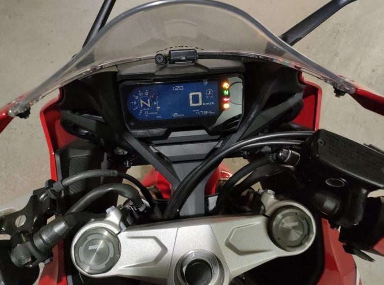 Мотоцикл Honda CBR650R с пробегом 4735 km