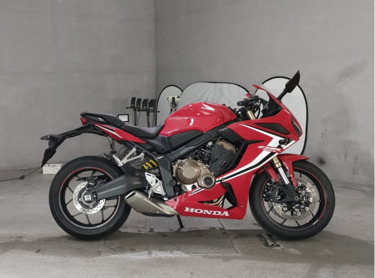 Мотоцикл Honda CBR650R с пробегом 4735 km