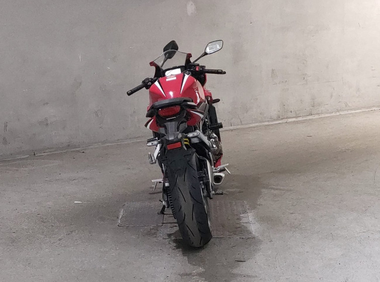 Мотоцикл Honda CBR650R с пробегом 4735 km