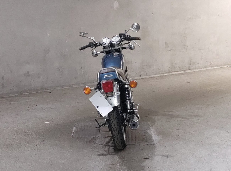 Мотоцикл Yamaha SR400 с пробегом 12182 km