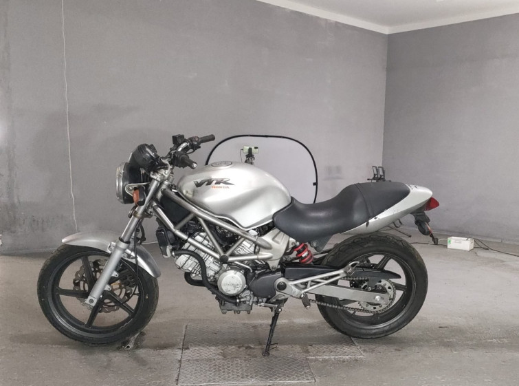 Мотоцикл Honda VTR250 с пробегом 16315 km