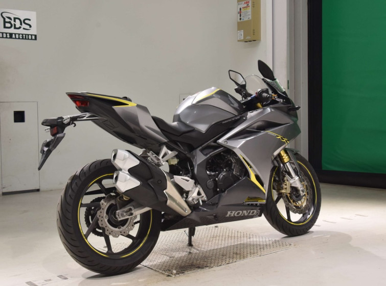 Мотоцикл Honda CBR250RR с пробегом 23560 km