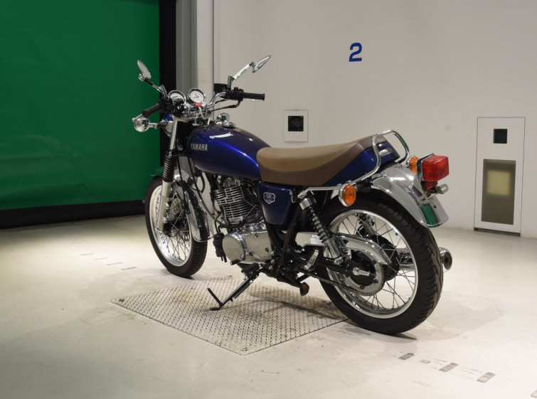 Мотоцикл Yamaha SR400 с пробегом 9428 km