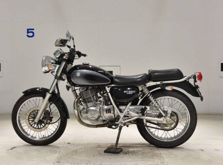Мотоцикл Suzuki ST250E с пробегом 3706 km