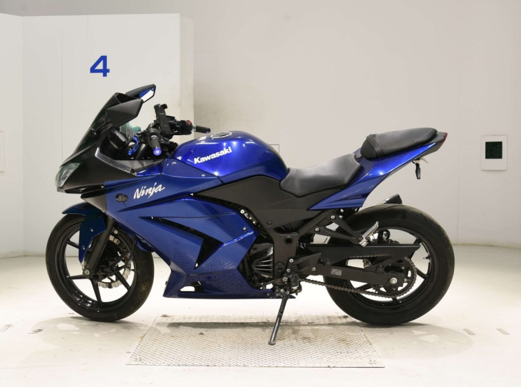 Мотоцикл Kawasaki NINJA250R з пробігом 13366 km