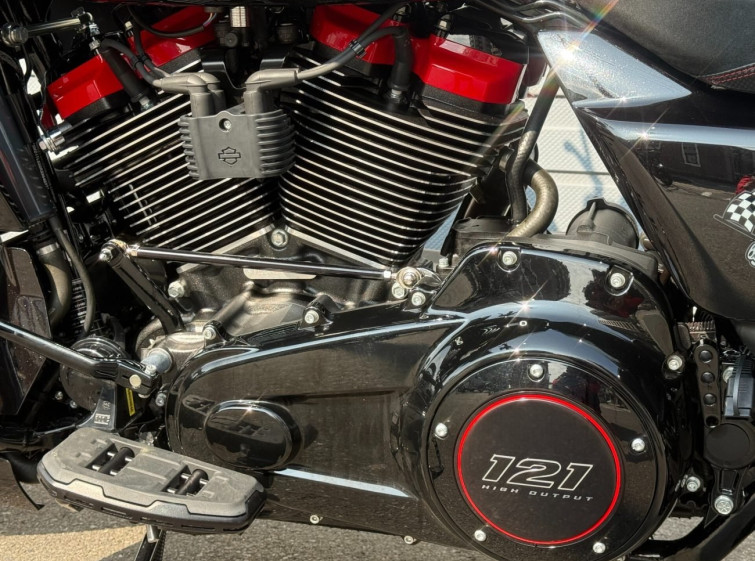 Мотоцикл HD FLTRXSTSE CVO з пробігом 1820 km